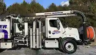 Water jet cleaup truck
